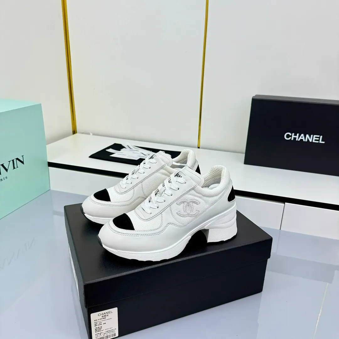 👟👟Ex-factory price 660👟👟 Chanel casual small leather shoes ~ original calfskin panda shoes Chanel 25C latest hot style panda black and white sports shoes casual sneakers small fragrance hot item classic black and white panda color coco girls must pay for it Fabric: original customized first-layer cowhide Inner: original imported breathable mesh lining Outsole: Original molded rubber + TPU combination Size: Women's 35-41